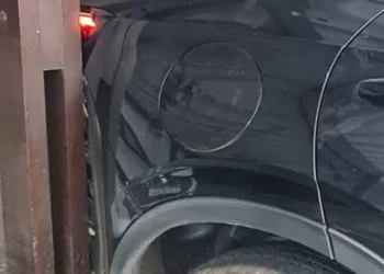 parqueamento, guarda de veículos, espaço de estacionamento';